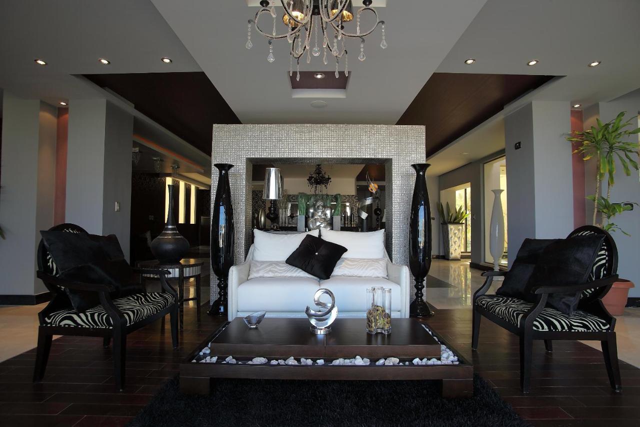 Hotel Pickalbatros Oasis Port Ghalib Esterno foto The lobby of the hotel