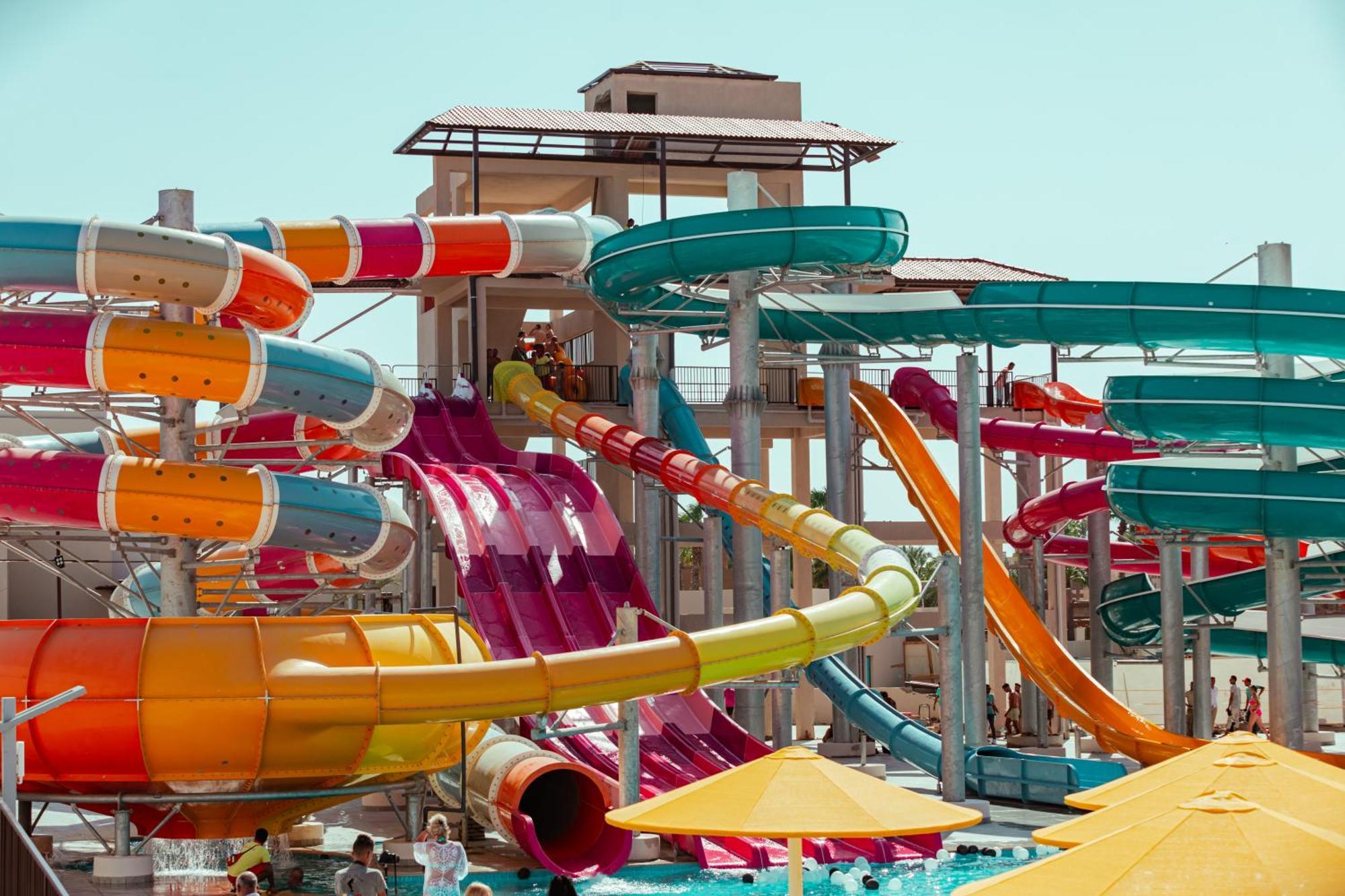 Hotel Pickalbatros Oasis Port Ghalib Esterno foto The water park